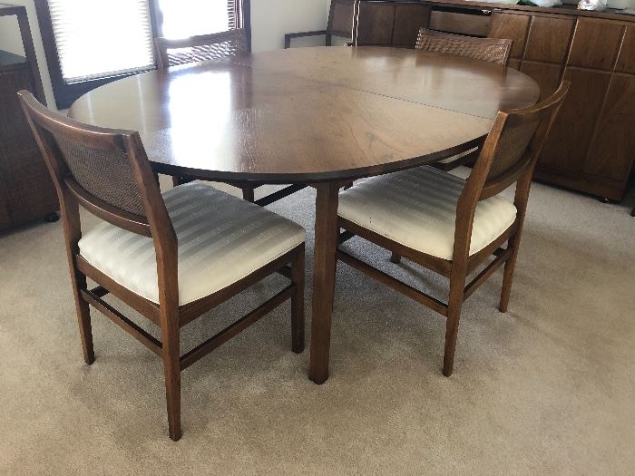 Dining table, oval with 6 chairs, and 2 leaves