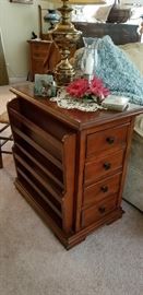 LANE END TABLE/MAGAZINE RACK