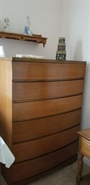 MID-CENTURY DRESSER