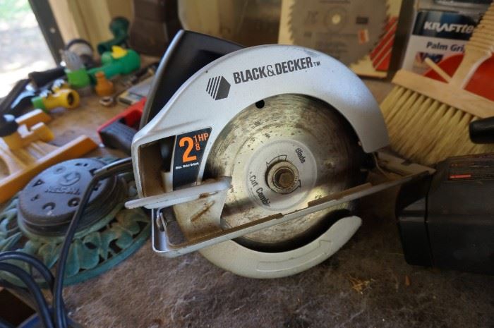 Black and Decker 2 1/8 hp circular saw