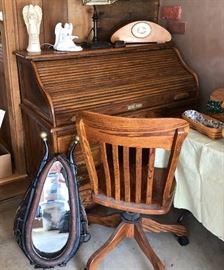 Gorgeous desk and office chair
