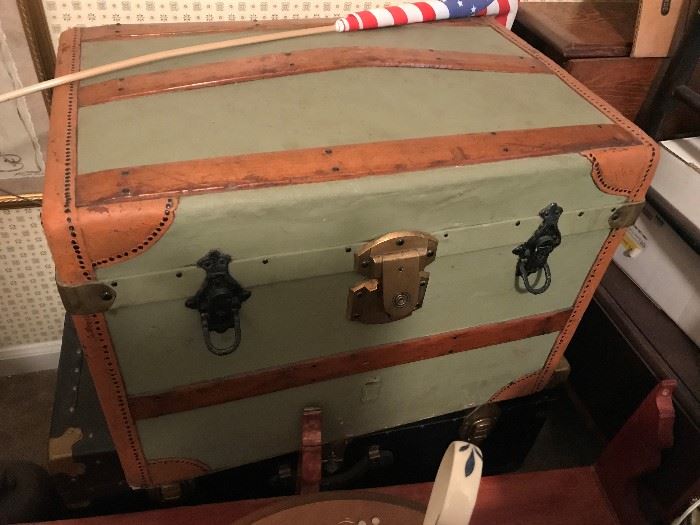 Vintage Steamer Trunk $ 112.00