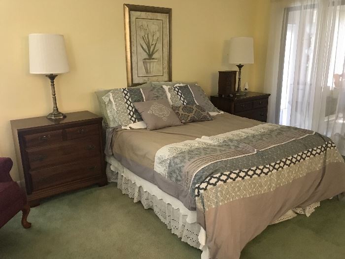 Bedroom set - Also has a matching dresser and mirror
