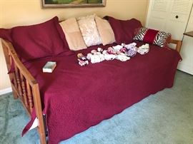Trundle bed