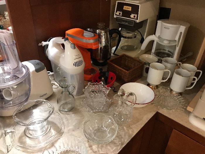 Hand mixer, Single serve coffee maker, Percolator, Two coffee makers...............................