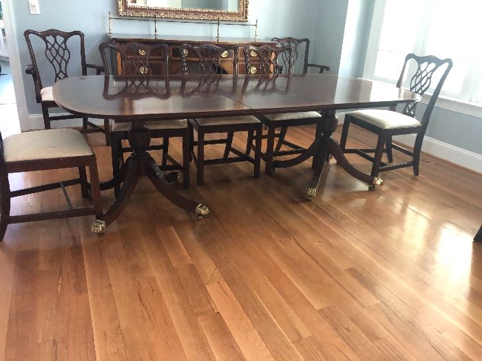 Table measures 46” wide and 6’ long with no leaves. It comes with 3 leaves that are each 20”. 2 captains chairs. 6 dining chairs
