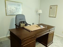 desk (easy to move 3 piece)