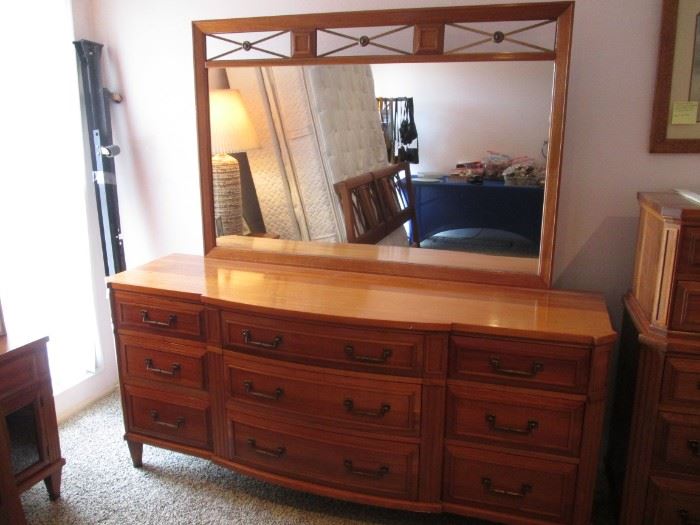 9-Drawer Dresser/Mirror
