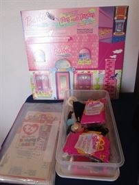 Barbie"Play & Display" Set