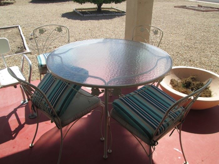 Patio Table/4-Chairs