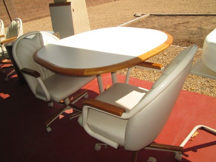 Dinette Table/2-Chairs and 1-Leaf