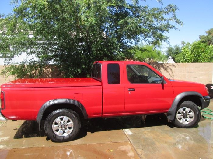 Listed on eBay 333177509238.  2000 Nissan Frontier, Crew Cab Truck with Hard Shell Cover, 126,611 Miles.  2 or 4 Wheel Drive, 5-Speed Manual, A/C, Manual Windows, CD Player, New Battery 