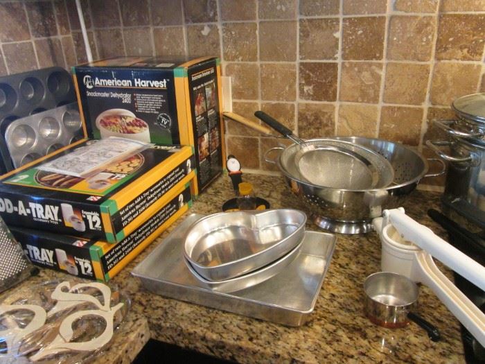 Bake Ware, Stainless Colander & Strainers 