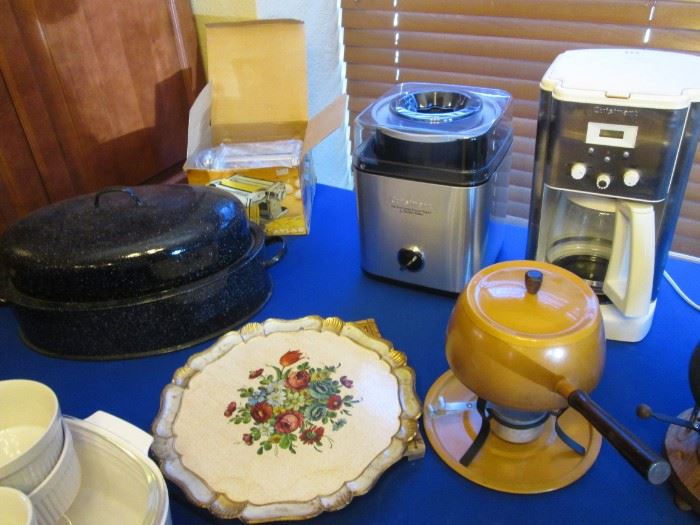 Roaster, Fondu Pot and Other Small Appliances