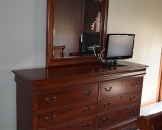 Dresser, Mirror
