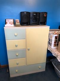 Cute Dresser, lots of storage