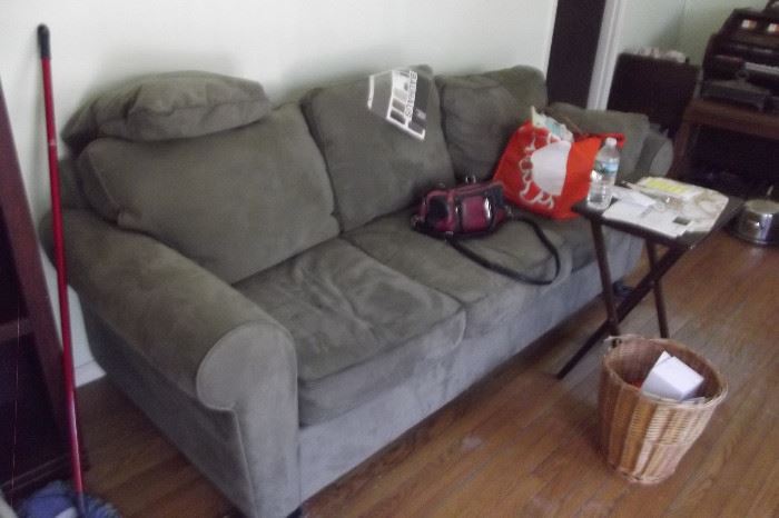 Couch (great condition!)