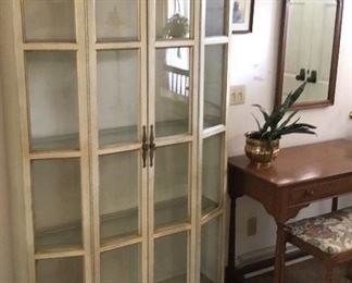 LARGE CURIO