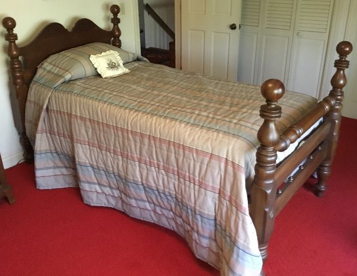 VINTAGE TWIN BED (2 AVAILABLE)