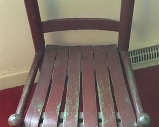 VINTAGE CHILD'S CHAIR
