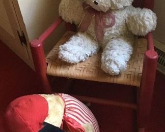 VINTAGE CHILD'S CHAIR