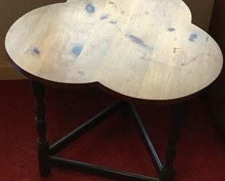 VINTAGE TABLE