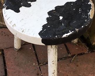 MILKING STOOL