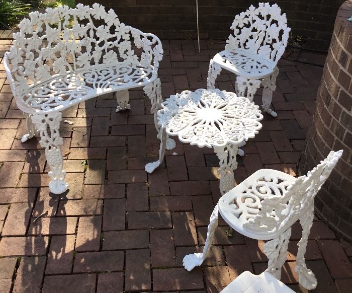 WROUGHT IRON PATIO SET