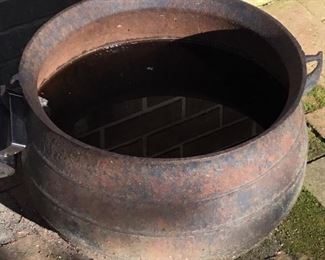 LAGRGE CAST IRON POT