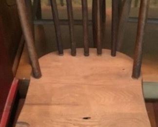 ANTIQUE CHILD'S WINDSOR CHAIR