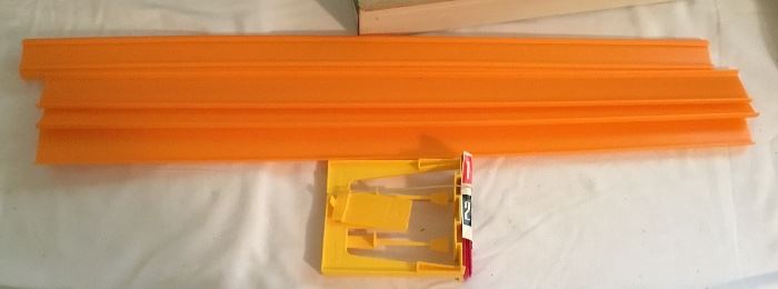 ***NOS HOT WHEELS RACE TRACK