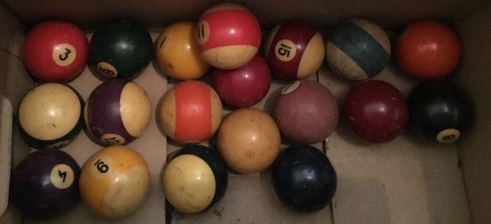 VINTAGE POOL TABLE BALLS