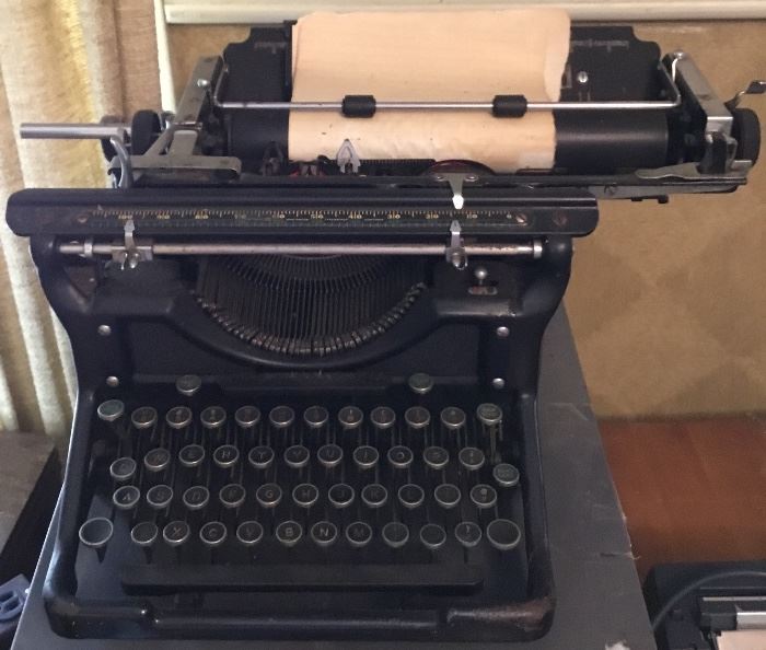 ANTIQUE TYPEWRITER