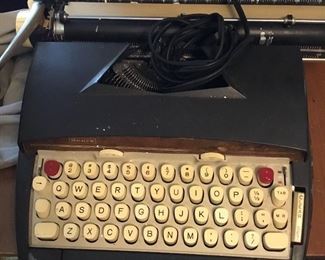 VINTAGE SEARS TYPEWRITER