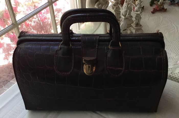 ANTIQUE SMALL LEATHER MEDICAL BAG