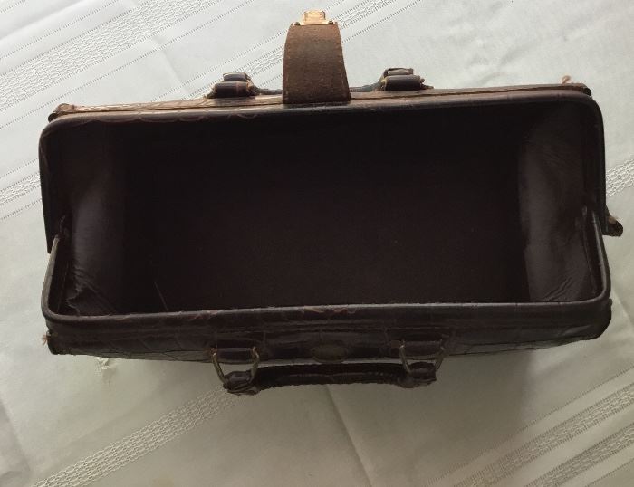 ANTIQUE SMALL LEATHER MEDICAL BAG