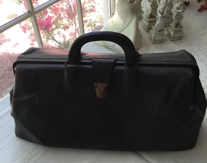 ANTIQUE SMALL LEATHER MEDICAL BAG
