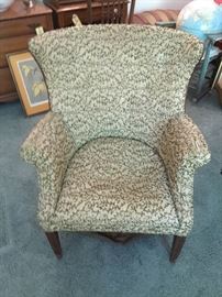 ANTIQUE ARM CHAIR