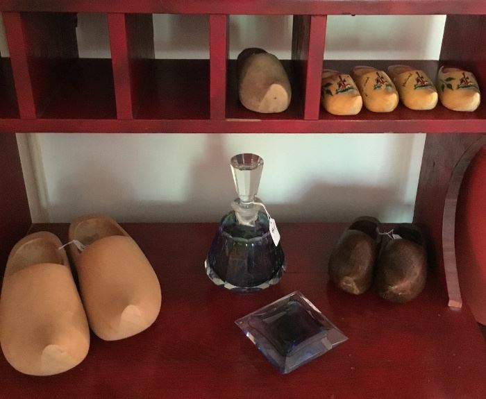 WOODEN SHOES