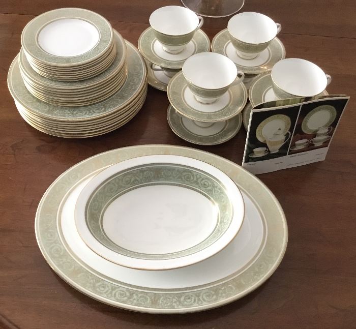 ROYAL DOULTON "ENGLISH RENAISSANCE" 8 PLACE SETTING -8 EACH: Dinner Plate, Salad Plate, B&B, Cup, Saucer. 1 EACH: Vegetable Bowl, Large Platter