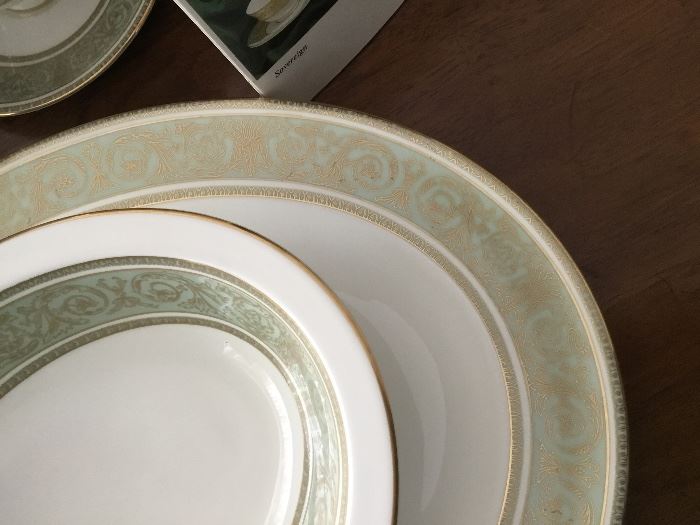 ROYAL DOULTON "ENGLISH RENAISSANCE" 8 PLACE SETTING -8 EACH: Dinner Plate, Salad Plate, B&B, Cup, Saucer. 1 EACH: Vegetable Bowl, Large Platter