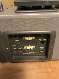 VINTAGE REEL-TO-REEL PLAYER