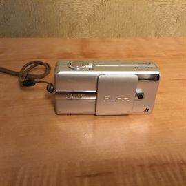 DIGITAL CAMERA