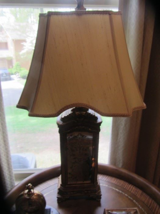 MIRRORED LAMP