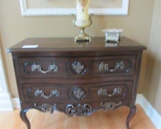 PAIR OF HENREDON CHESTS