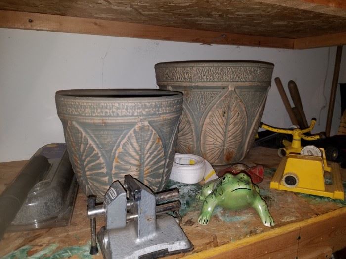 Unmarked red wing pots.