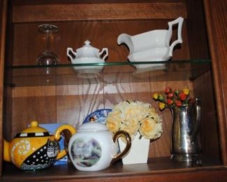 Assorted teapots, silverplate and decorator items