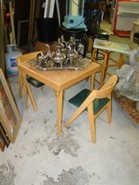 FOLDING CHILD'S TABLE
