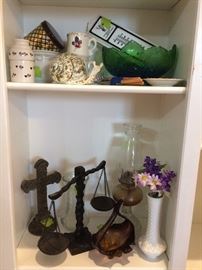 Miscellaneous vintage decor items.