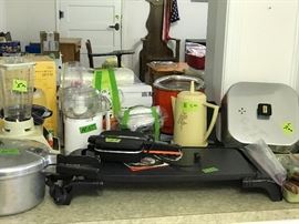 Miscellaneous kitchen appliances.